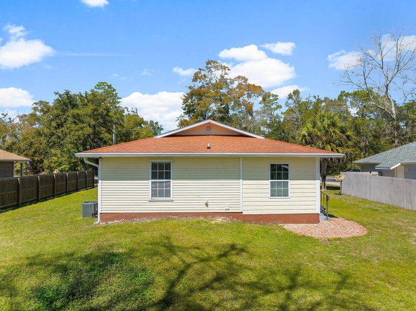 Seller offering $5,000 credit toward closing costs or rate buy - photo 17