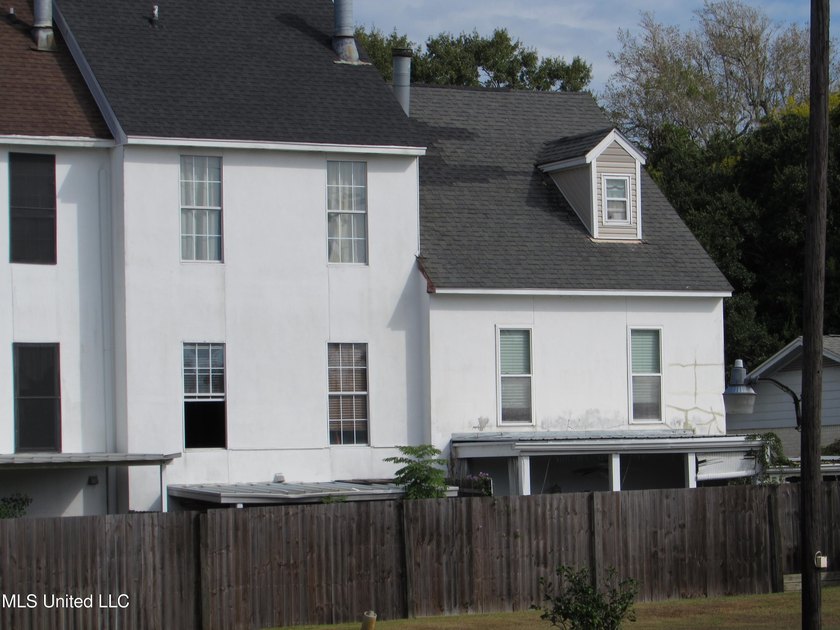 Tri Level Townhome near Pass Rd and Courthouse Rd. Single car - photo 20