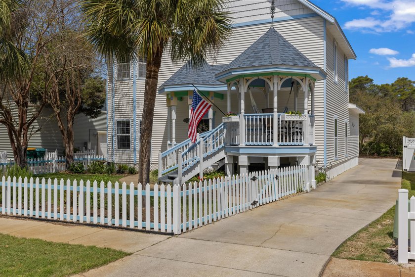 Seller is MOTIVATED!! BRING ALL OFFERS! Welcome to this unique - photo 2