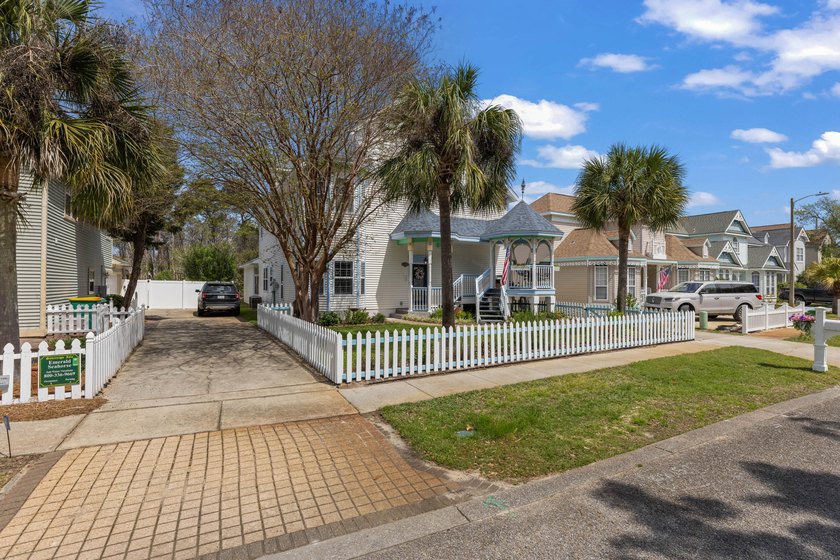 Seller is MOTIVATED!! BRING ALL OFFERS! Welcome to this unique - photo 10