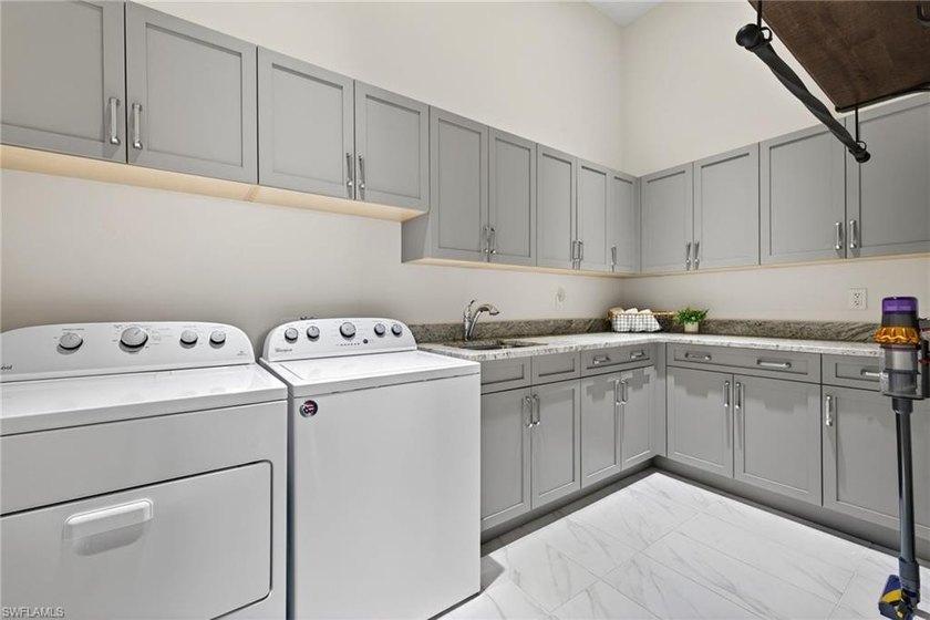 Stunning former *Madison* model home, perfectly positioned on a - photo 24