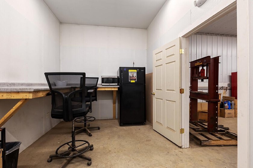 Unlock the potential of this well-maintained commercial property - photo 34