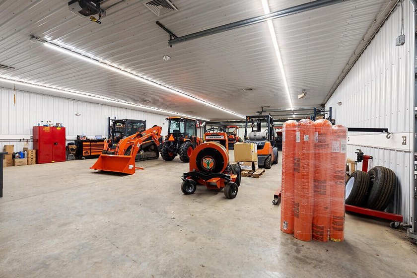 Unlock the potential of this well-maintained commercial property - photo 36