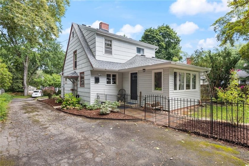TRANSPARENTLY PRICED TO SELL! Welcome to 37 Hartfeld Dr! A - photo 2