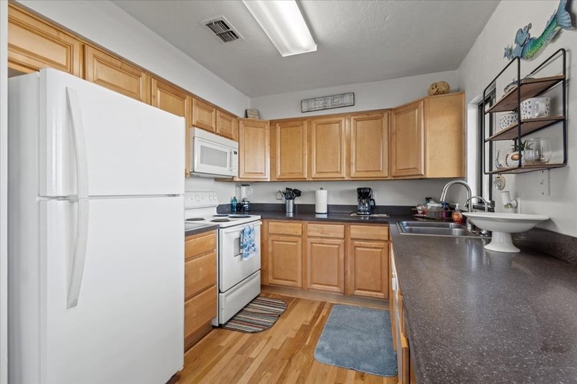 Discover an incredible investment opportunity in the heart of - photo 17