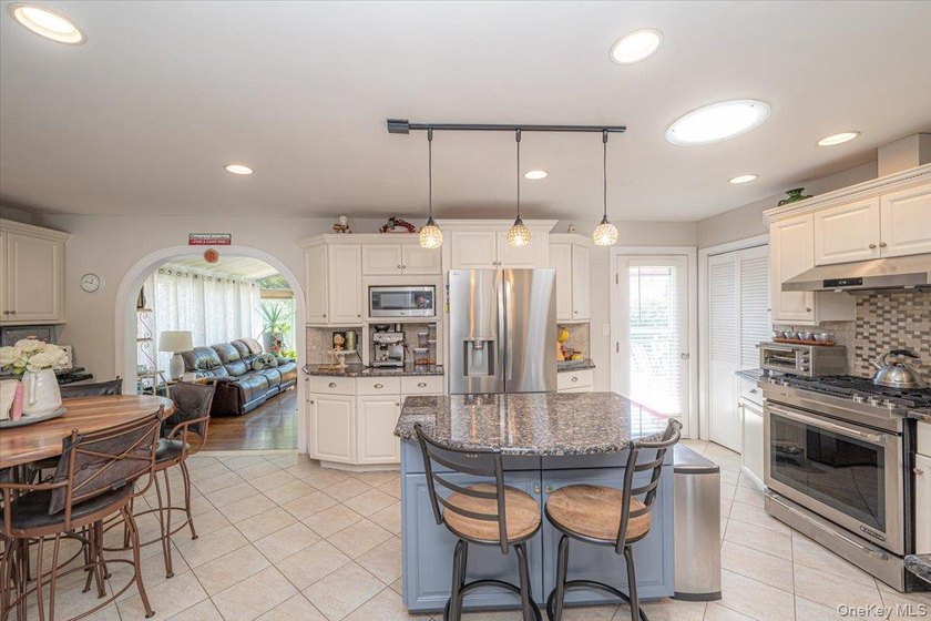 Don't miss this Diamond in the rough which features a Bay Shore - photo 9