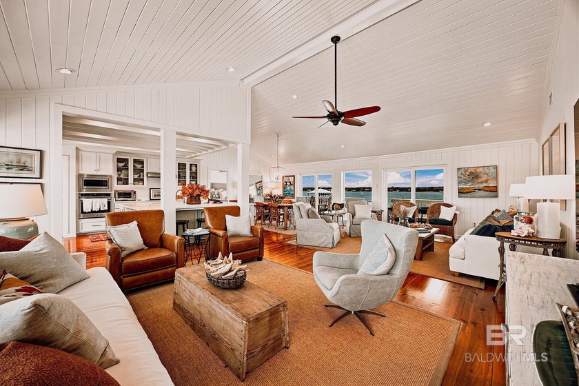 Experience the best of Gulf Coast living in this completely - photo 12