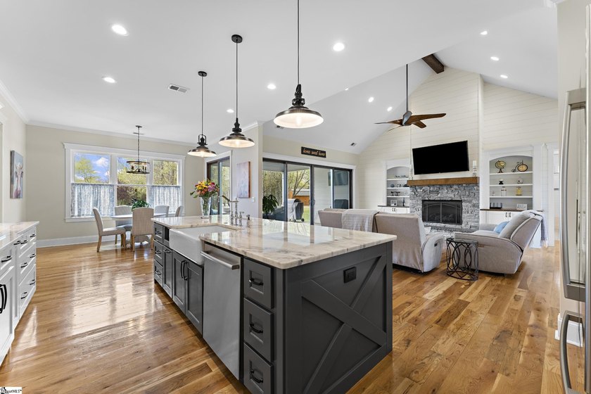 For more information/ to set up your private showing for 209 - photo 4