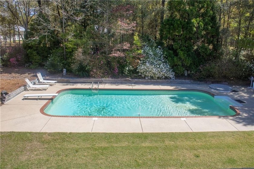 Stately southern elegance situated on a lush 2.6 acre wooded lot - photo 36