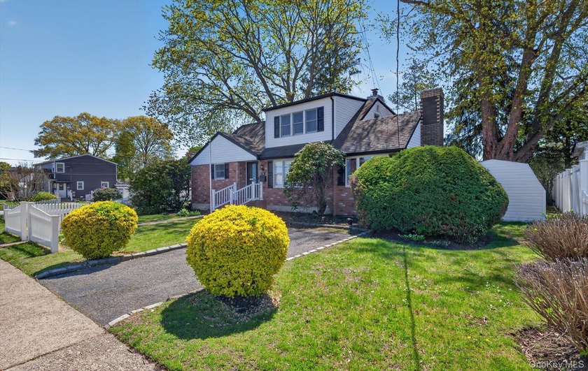 Beautifully renovated expanded Cape in the heart of West - photo 2