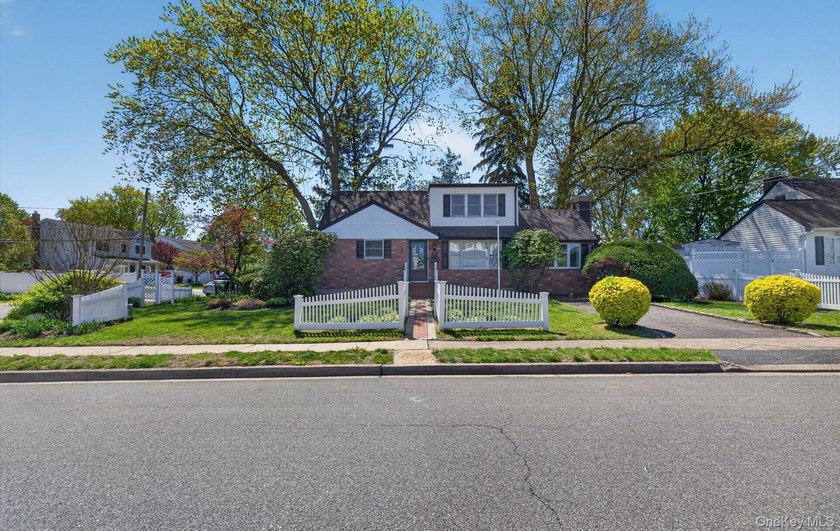 Beautifully renovated expanded Cape in the heart of West - photo 3