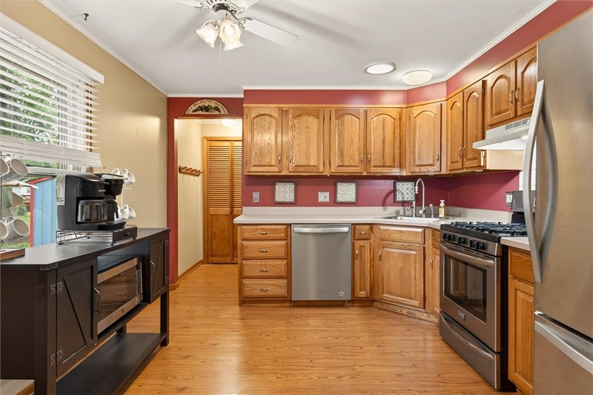 Welcome home to this spacious 3-bedroom, 1.5-bath split-level - photo 13