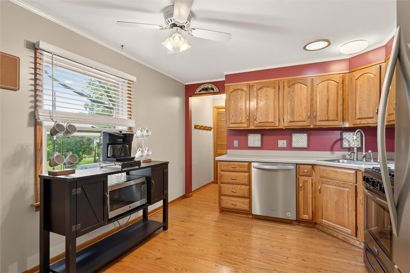 Welcome home to this spacious 3-bedroom, 1.5-bath split-level - photo 15