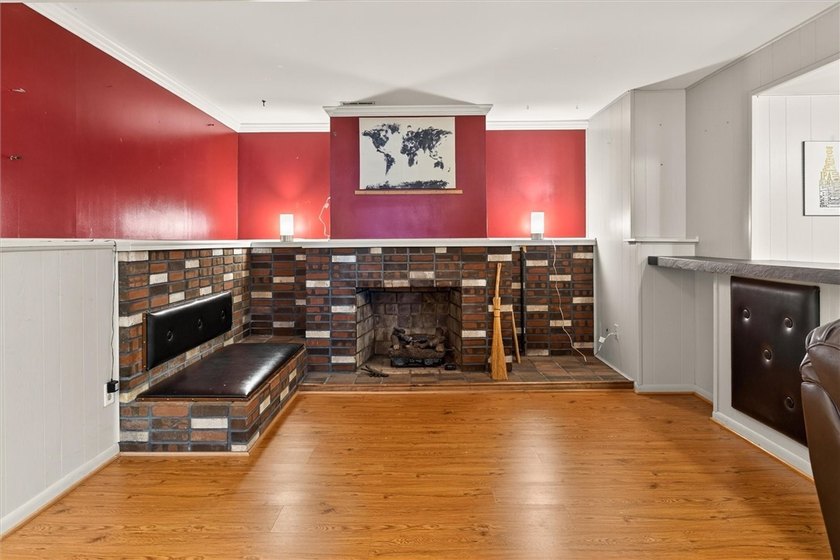 Welcome home to this spacious 3-bedroom, 1.5-bath split-level - photo 27