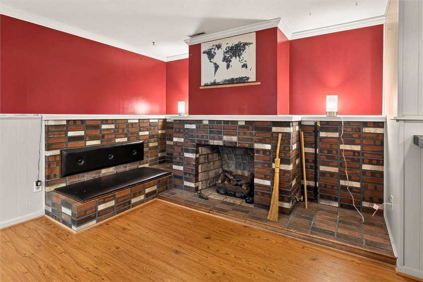 Welcome home to this spacious 3-bedroom, 1.5-bath split-level - photo 28