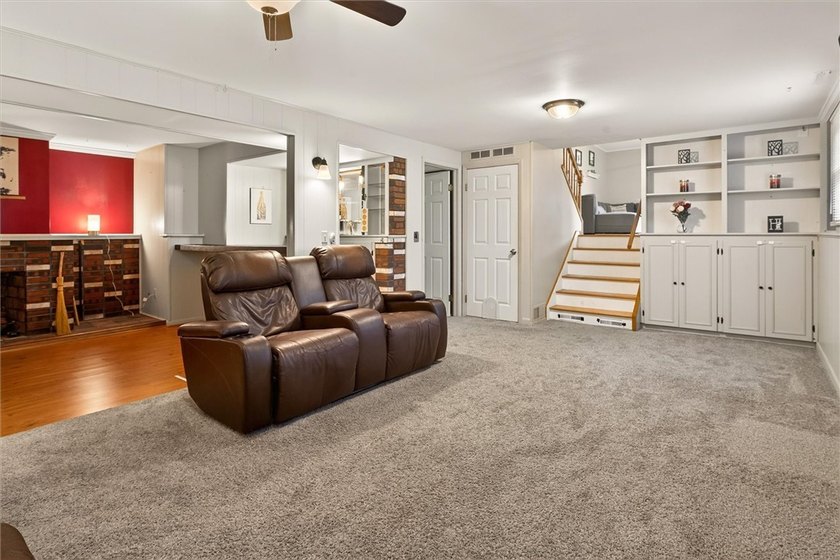Welcome home to this spacious 3-bedroom, 1.5-bath split-level - photo 32
