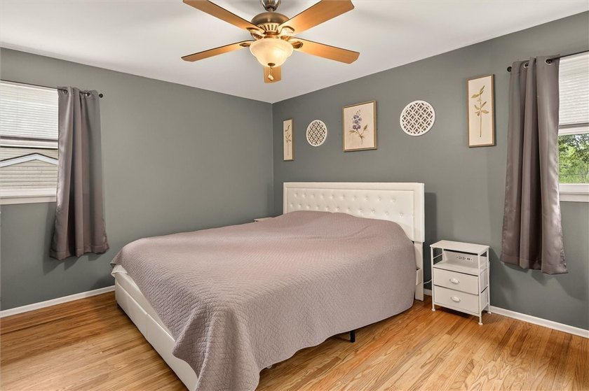 Welcome home to this spacious 3-bedroom, 1.5-bath split-level - photo 35