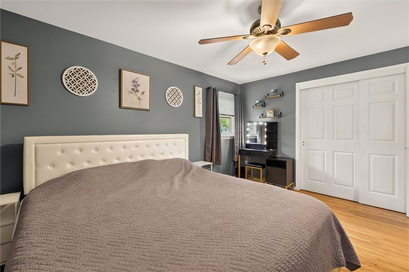 Welcome home to this spacious 3-bedroom, 1.5-bath split-level - photo 36