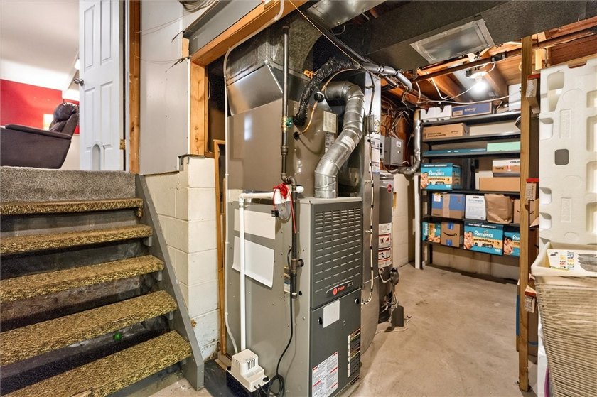 Welcome home to this spacious 3-bedroom, 1.5-bath split-level - photo 41