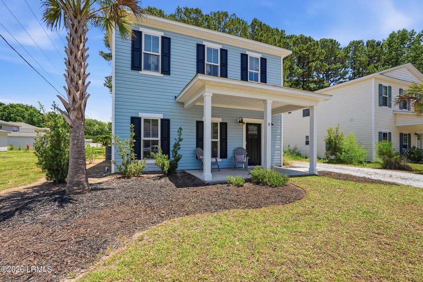 Exceptional 3-bedroom, 2.5-bath home built by respected builder - photo 2