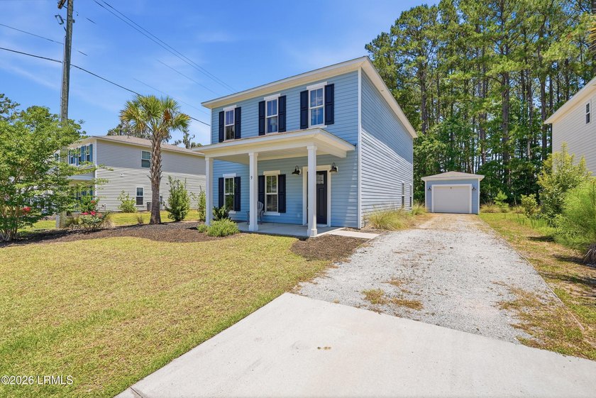Exceptional 3-bedroom, 2.5-bath home built by respected builder - photo 3