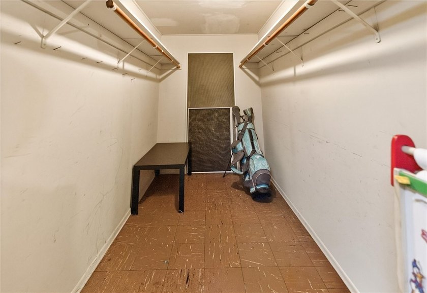 Welcome home to this spacious 3-bedroom, 1.5-bath split-level - photo 44