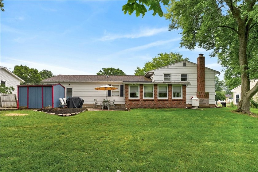 Welcome home to this spacious 3-bedroom, 1.5-bath split-level - photo 45