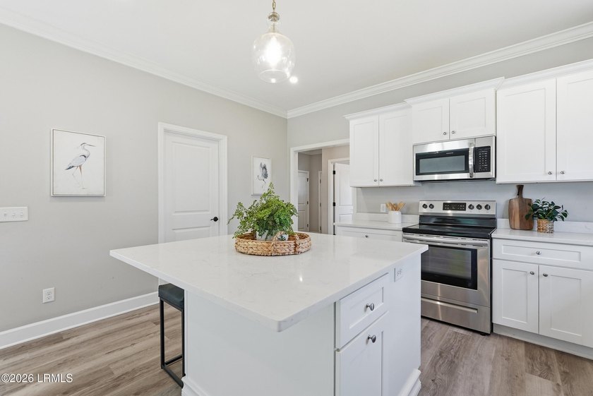 Exceptional 3-bedroom, 2.5-bath home built by respected builder - photo 8