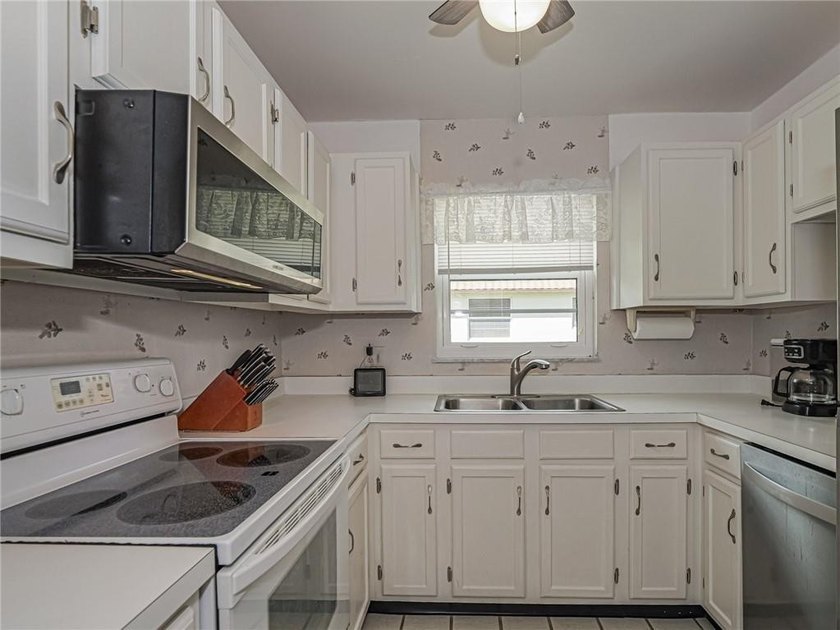 Immaculate 2nd-floor end unit featuring the highly desirable *B* - photo 9