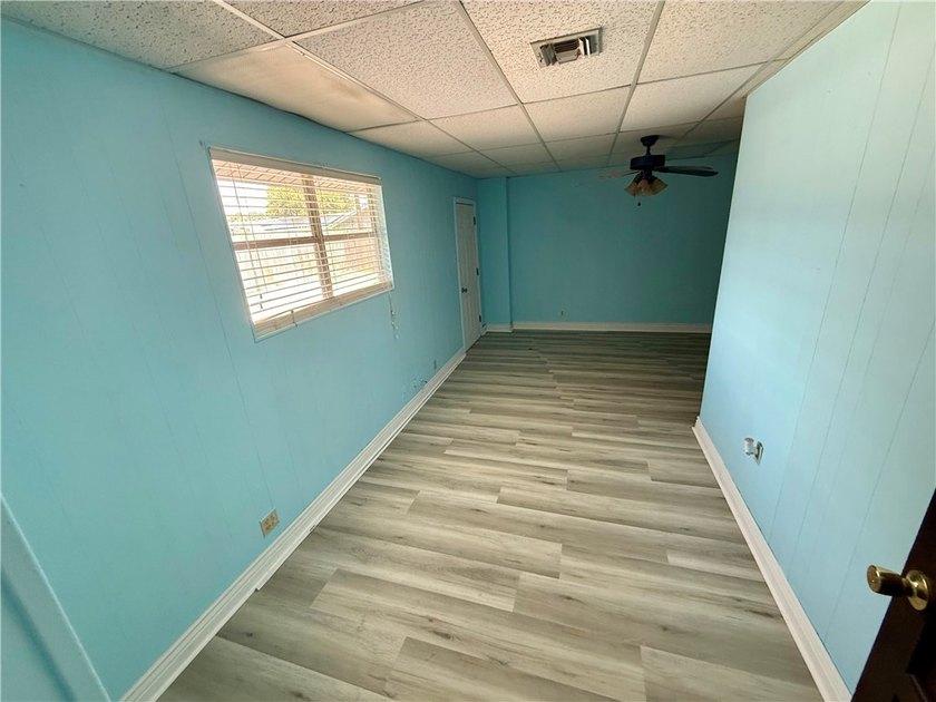 Welcome to this conveniently located 3-bedroom, 2-bath home - photo 12