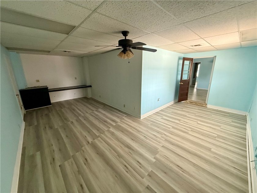 Welcome to this conveniently located 3-bedroom, 2-bath home - photo 13