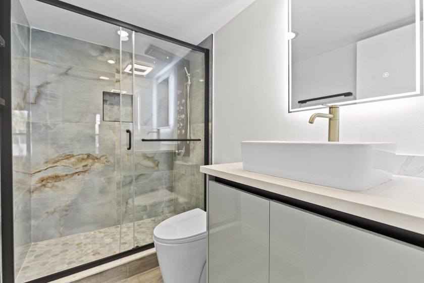 Rarely available! This stunning 2-bedroom, 2-bath corner unit in - photo 16
