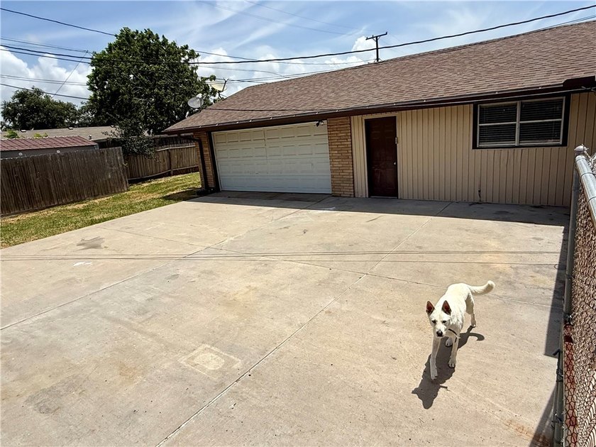 Welcome to this conveniently located 3-bedroom, 2-bath home - photo 17