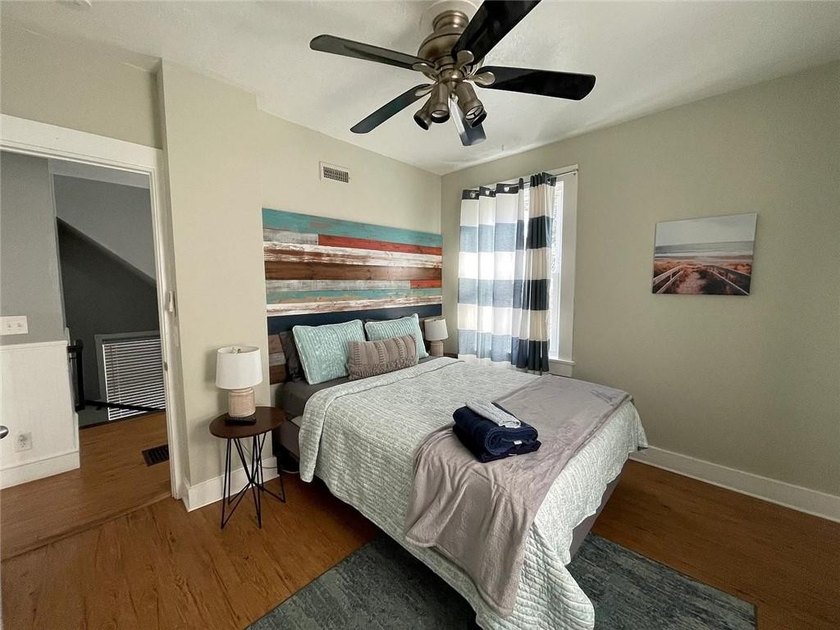 Incredible downtown location! Steps away from downtown Newport - photo 18