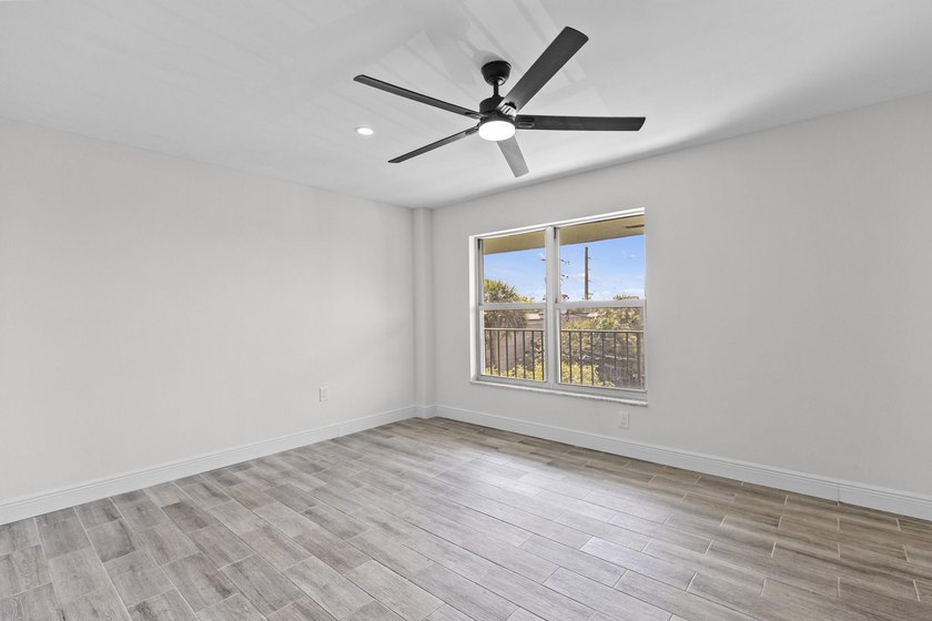 Rarely available! This stunning 2-bedroom, 2-bath corner unit in - photo 19
