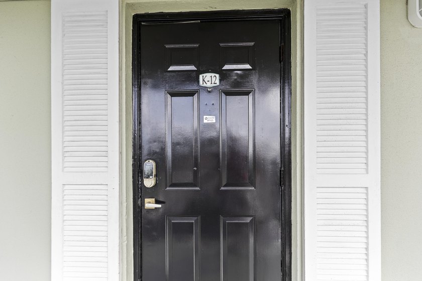 Rarely available! This stunning 2-bedroom, 2-bath corner unit in - photo 26