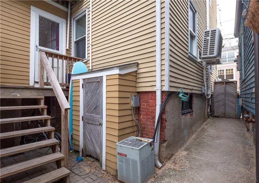 Incredible downtown location! Steps away from downtown Newport - photo 26