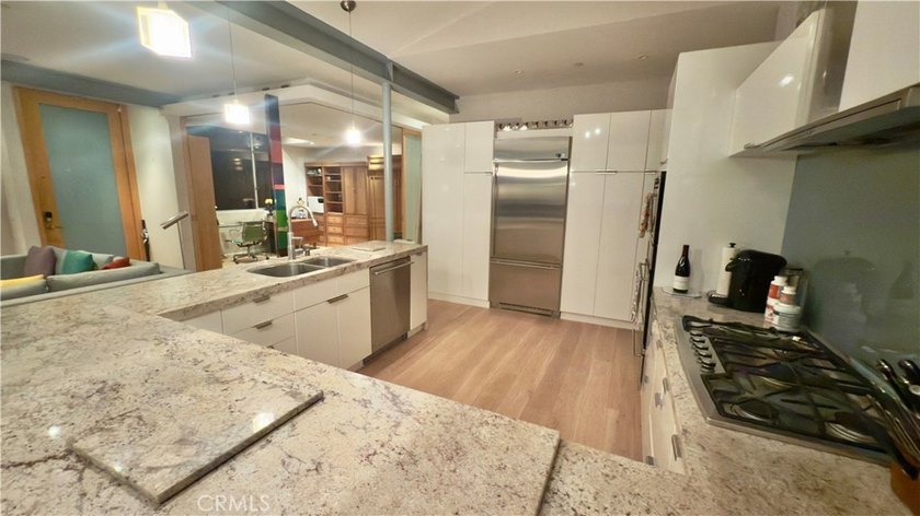 Panoramic Catalina Island views from this turn-key, SINGLE-LEVEL - photo 16