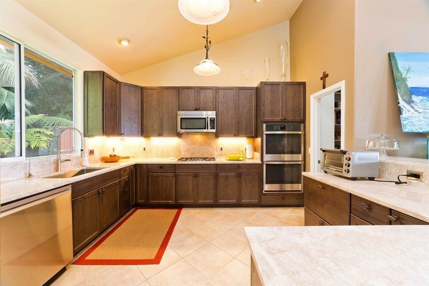 Almost 9,000 square feet under roof! 1.12 acre home with a 6-8 - photo 7