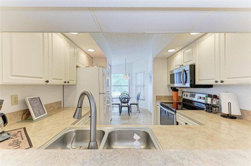 Vacation/Investment condo. Short Term Rentals allowed. Excellent - photo 3