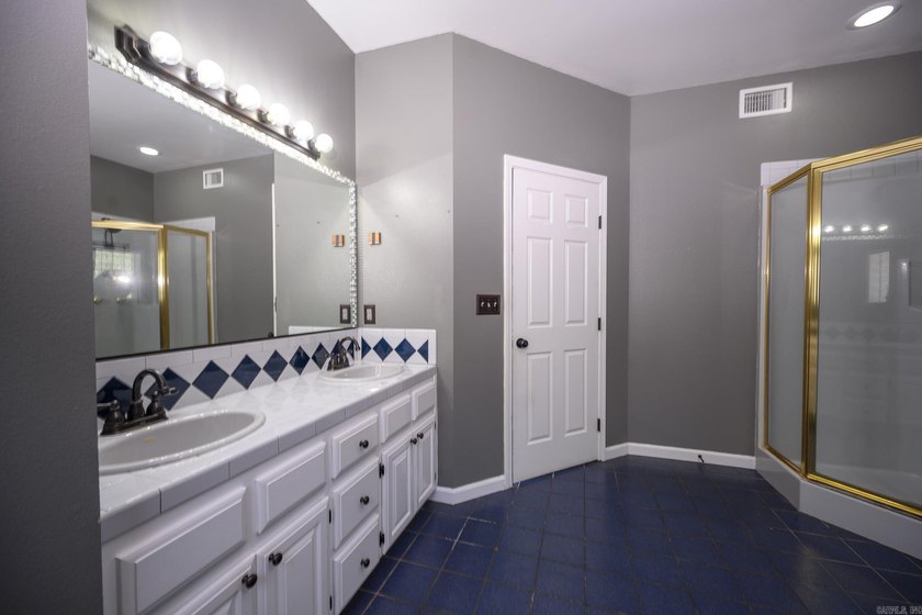Welcome to this stunning Southern estate on 20 picturesque acres - photo 28