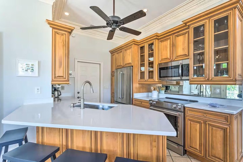 Turnkey, fully furnished and income-producing, this Destin - photo 3