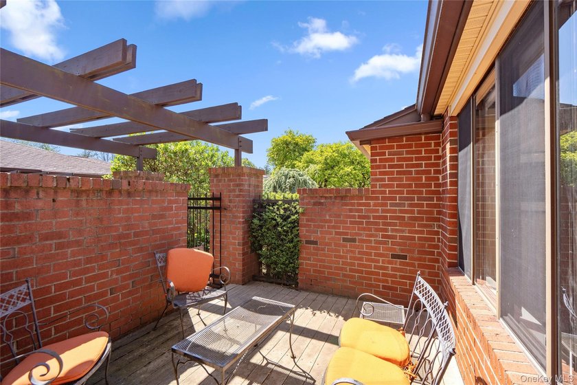 Nestled on a quiet cul-de-sac within the prestigious Estates I - photo 12