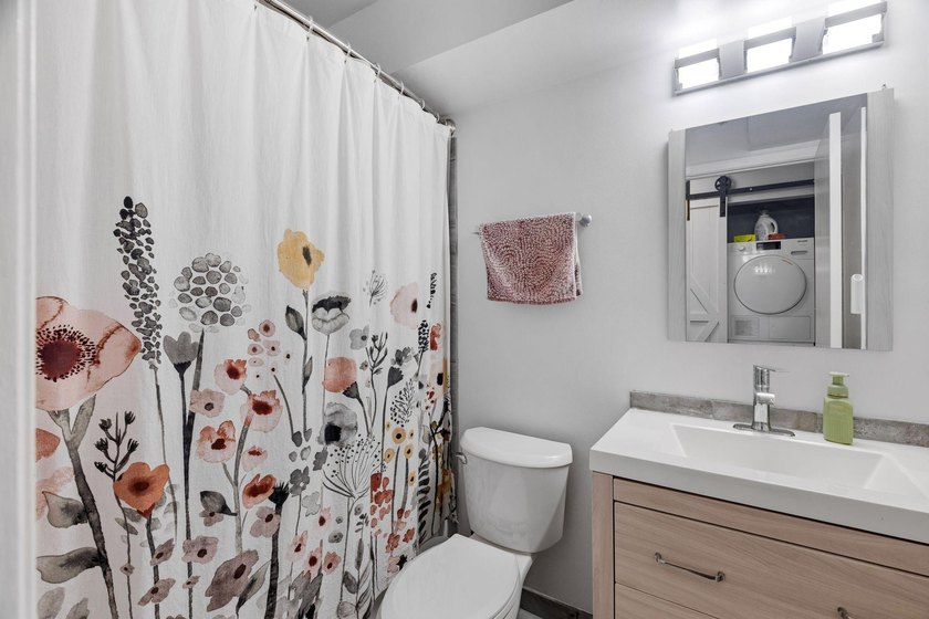 Completely updated and move-in ready, this ideally located condo - photo 15