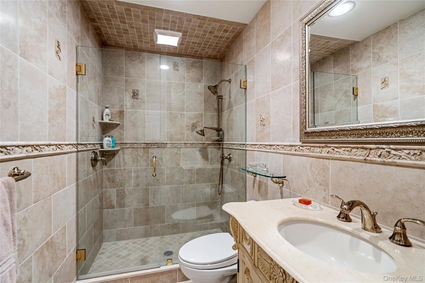 Nestled on a quiet cul-de-sac within the prestigious Estates I - photo 16