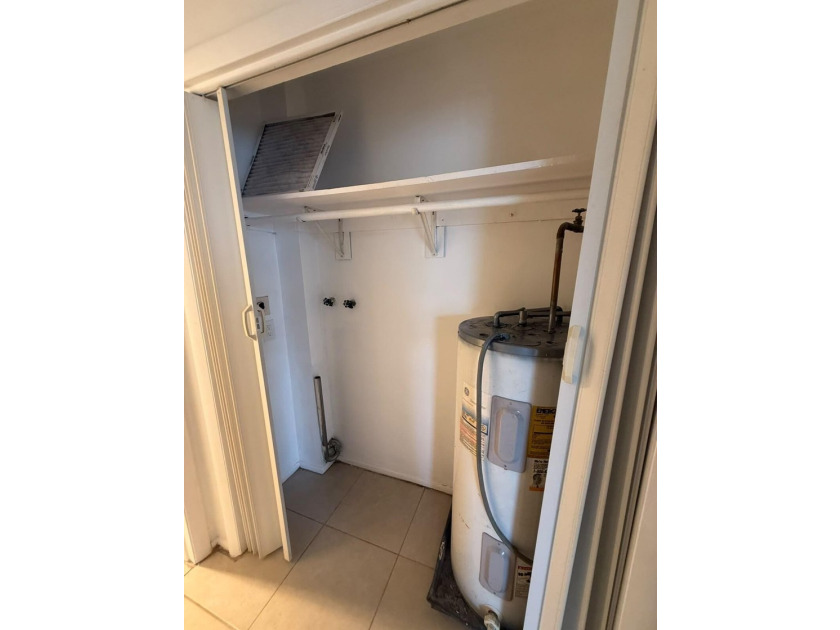 Welcome to this 1 bedroom, 1-bathroom condo located in Kentwood - photo 19