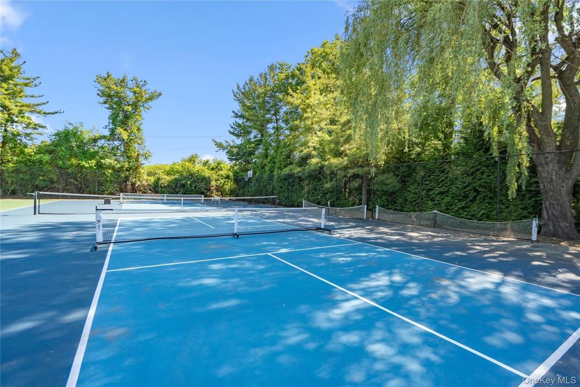 Nestled on a quiet cul-de-sac within the prestigious Estates I - photo 21