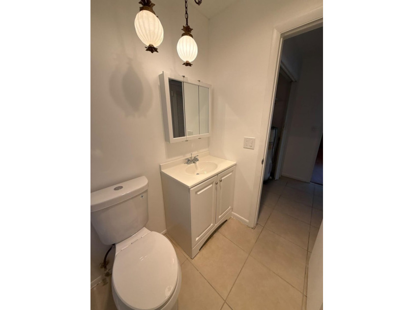 Welcome to this 1 bedroom, 1-bathroom condo located in Kentwood - photo 26