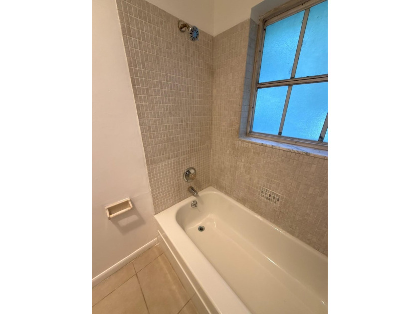 Welcome to this 1 bedroom, 1-bathroom condo located in Kentwood - photo 27
