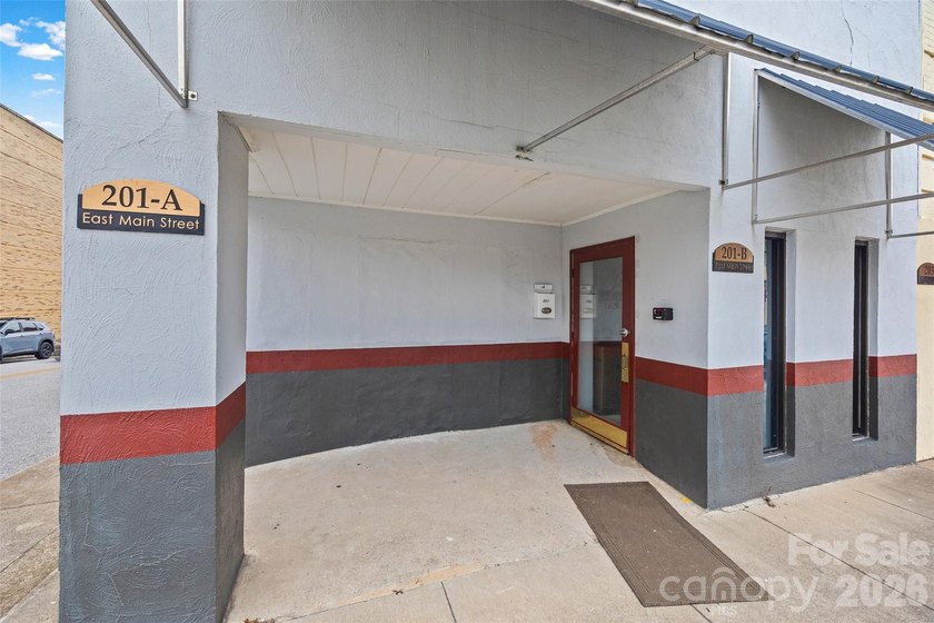 Turnkey student housing investment near USC-Union, fully leased - photo 2